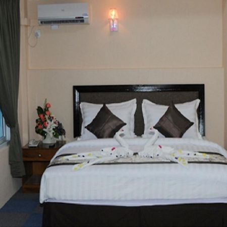 Hotel Bo Bo Min Yangon Extérieur photo